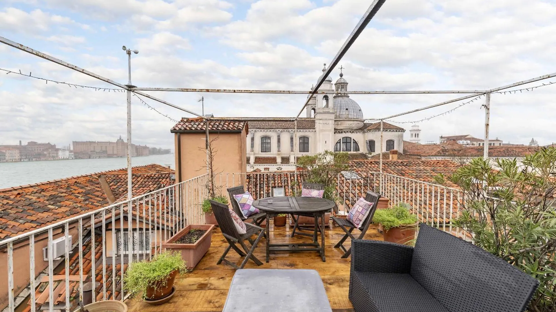 Accademia Sunshine With Terrace Apartment Venice 0*,  Italy
